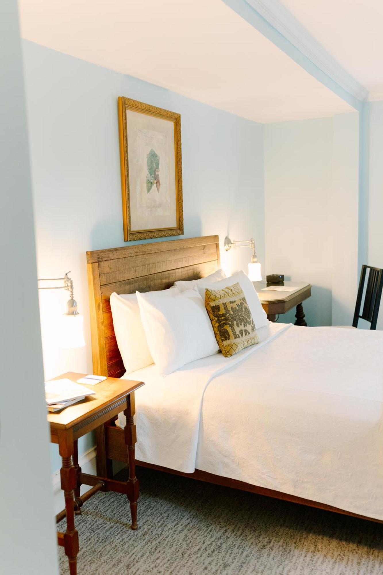 The Morehead Inn Charlotte Room photo