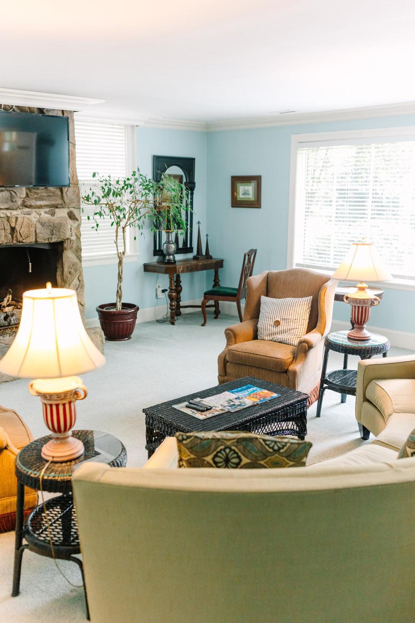 The Morehead Inn Charlotte Room photo
